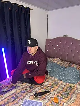 hotlatinocouple   online show from 11, 4, 2026