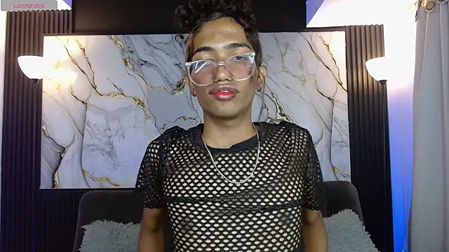 Snapshot of triiangel_latinboy chatting on 24, 4, 2026 triiangel latinboy online show from 24, 4, 2026