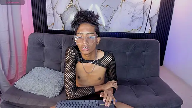 Snapshot of triiangel_latinboy chatting on 23, 5, 2026 triiangel latinboy online show from 23, 5, 2026