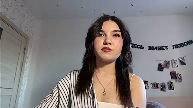 Snapshot of OtnimaRex chatting on 10, 4, 2026 OtnimaRex online show from 10, 4, 2026