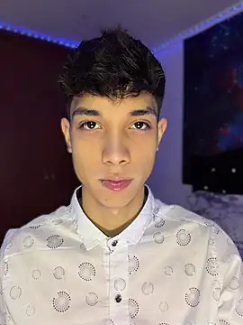 Snapshot of RoughDiamond_ chatting on 13, 4, 2026 RoughDiamond online show from 13, 4, 2026