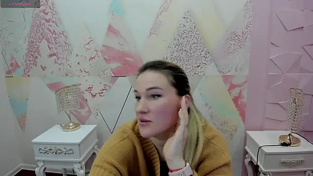 Snapshot of Helly_nanci chatting on 9, 4, 2026 Helly nanci online show from 9, 4, 2026