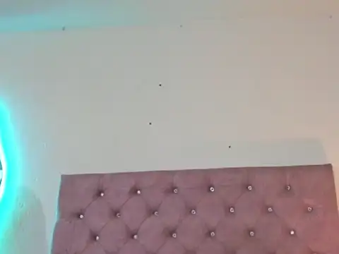 Snapshot of laurenlaine chatting on 17, 4, 2026 laurenlaine online show from 17, 4, 2026
