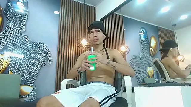 Skinny cute Alyer online show from 5, 5, 2026