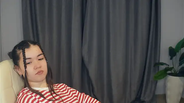 ShanaYock online show from 12, 4, 2026