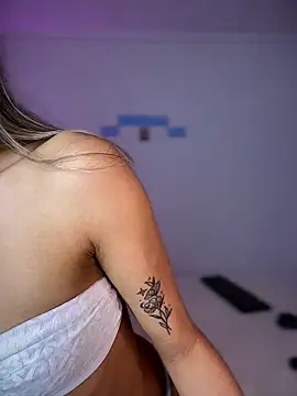 SweetTroubleeX online show from 16, 4, 2026