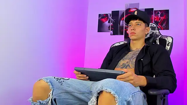 Snapshot of eithan_boy_ chatting on 18, 6, 2026 eithan boy online show from 18, 6, 2026
