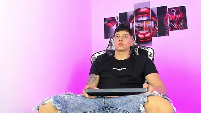 Snapshot of eithan_boy_ chatting on 27, 6, 2026 eithan boy online show from 27, 6, 2026