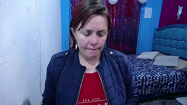carolinhe26 online show from 18, 4, 2026