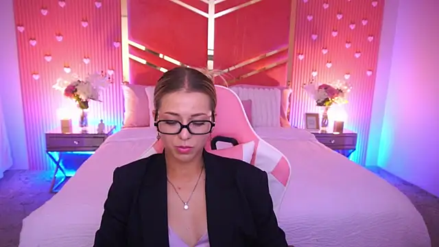Snapshot of DoveLovee chatting on 10, 7, 2026 DoveLovee online show from 10, 7, 2026