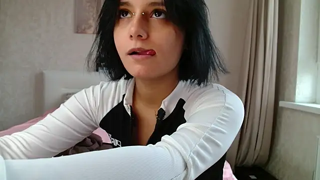 Snapshot of The_Slutty_Fox chatting on 12, 6, 2026 The Slutty Fox online show from 12, 6, 2026
