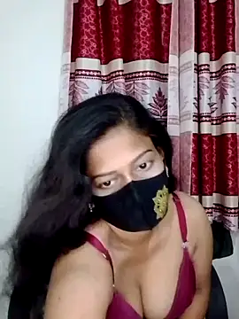 Snapshot of black-woman chatting on 16, 4, 2026 black-woman online show from 16, 4, 2026