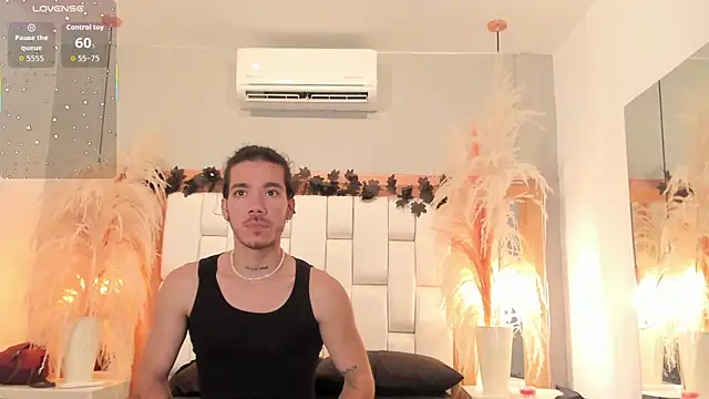 Snapshot of AngeloRoush chatting on 14, 4, 2026 AngeloRoush online show from 14, 4, 2026