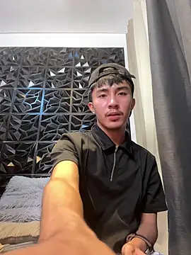 roberthugecock online show from 27, 4, 2026