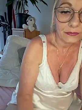 Blond lady czech online show from 1, 7, 2026