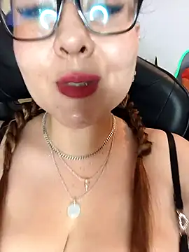 lyzyreth online show from 15, 4, 2026