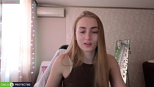 Snapshot of Your_Emily25 chatting on 10, 7, 2026 Your Emily25 online show from 10, 7, 2026