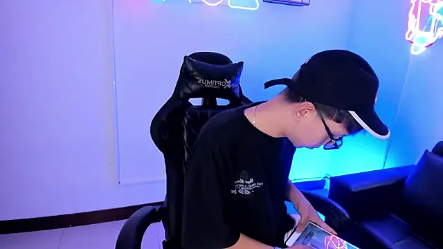 Adrien silex online show from 16, 4, 2026