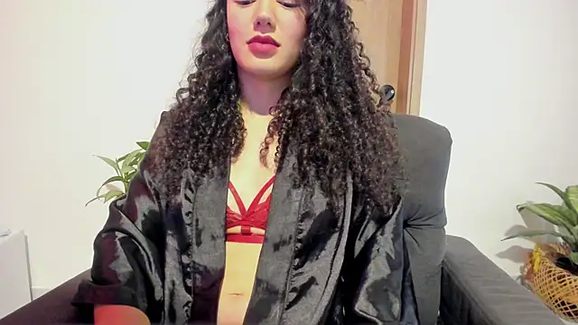Snapshot of MiaRouseex chatting on 7, 5, 2026 MiaRouseex online show from 7, 5, 2026