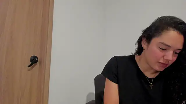 Snapshot of MiaRouseex chatting on 27, 5, 2026 MiaRouseex online show from 27, 5, 2026