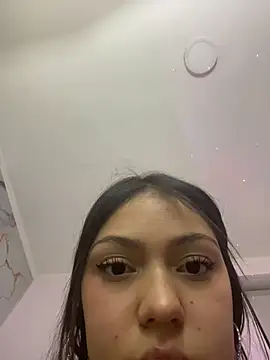 Snapshot of thalia_ec chatting on 28, 4, 2026 thalia ec online show from 28, 4, 2026