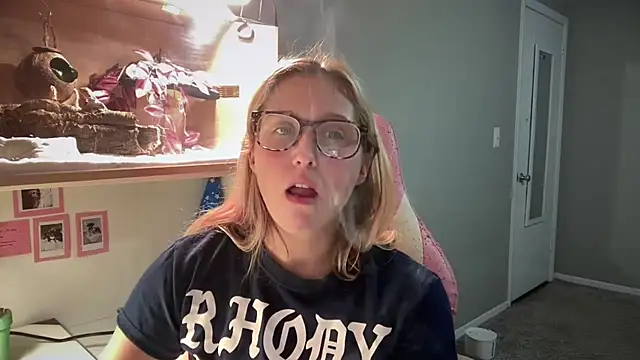 Snapshot of MUSCLEMOMMY1365 chatting on 11, 6, 2026 MUSCLEMOMMY1365 online show from 11, 6, 2026