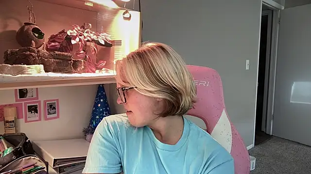 Snapshot of MUSCLEMOMMY1365 chatting on 14, 6, 2026 MUSCLEMOMMY1365 online show from 14, 6, 2026