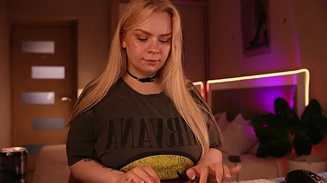 LisaLove3 online show from 14, 7, 2026