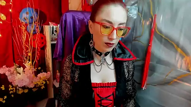 Queenscarlettsecret online show from 13, 7, 2026