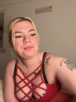 Snapshot of BlondeChaya chatting on 21, 4, 2026 BlondeChaya online show from 21, 4, 2026