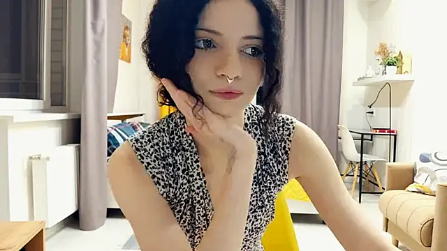 Snapshot of CinnamonCurl chatting on 10, 5, 2026 CinnamonCurl online show from 10, 5, 2026