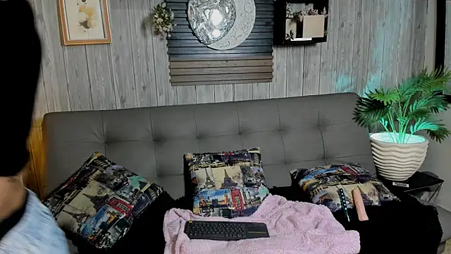 Luna  Cortez online show from 5, 5, 2026