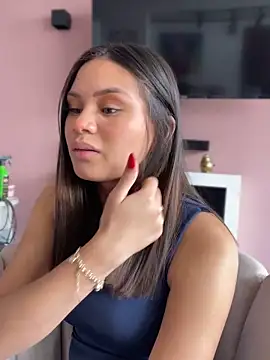 AuroraMoore Pink online show from 16, 4, 2026