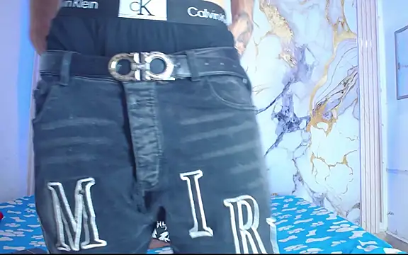 Khloe and max online show from 18, 4, 2026