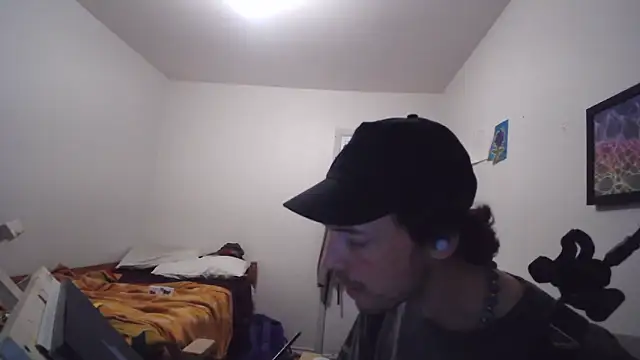 Snapshot of JohnnyMoves chatting on 7, 5, 2026 JohnnyMoves online show from 7, 5, 2026