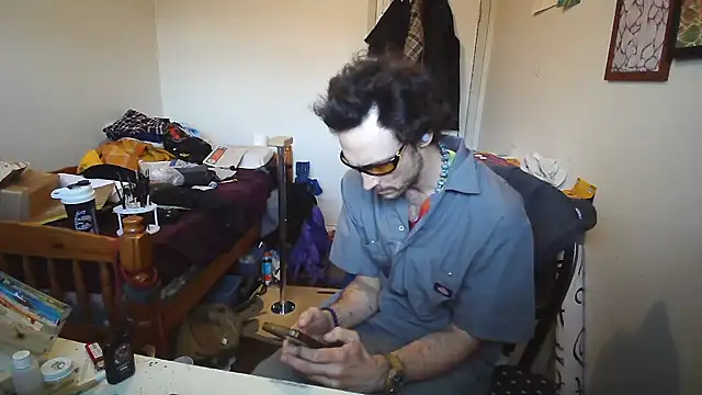 Snapshot of JohnnyMoves chatting on 9, 5, 2026 JohnnyMoves online show from 9, 5, 2026