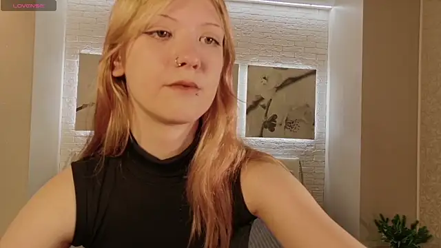Snapshot of Lina_Wi chatting on 16, 4, 2026 Lina Wi online show from 16, 4, 2026