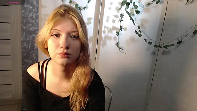Snapshot of Lina_Wi chatting on 25, 4, 2026 Lina Wi online show from 25, 4, 2026