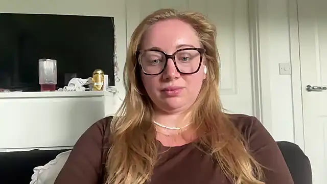 Snapshot of arielsweetieee chatting on 8, 6, 2026 arielsweetieee online show from 8, 6, 2026