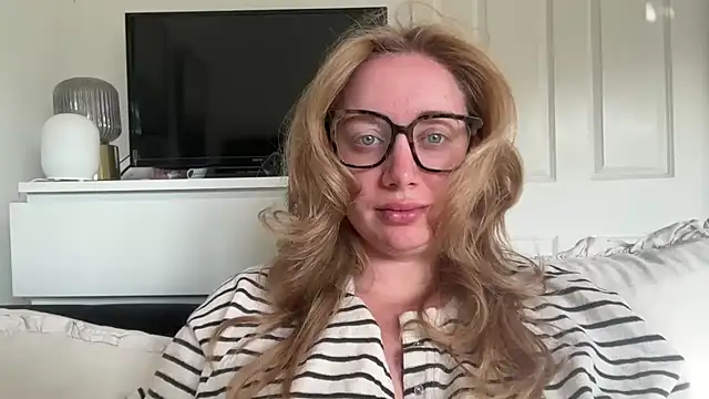 Snapshot of arielsweetieee chatting on 13, 6, 2026 arielsweetieee online show from 13, 6, 2026
