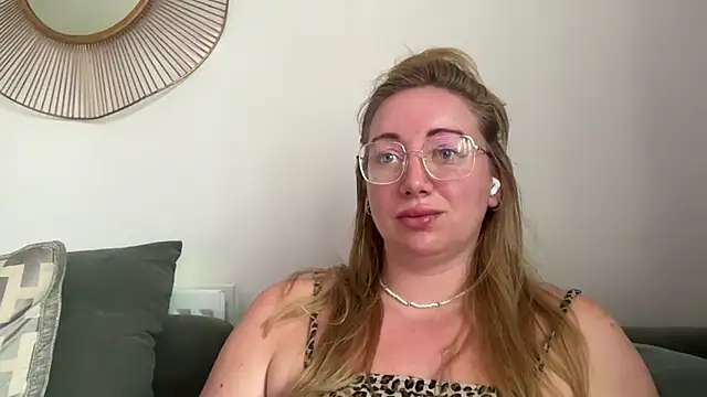 Snapshot of arielsweetieee chatting on 22, 6, 2026 arielsweetieee online show from 22, 6, 2026