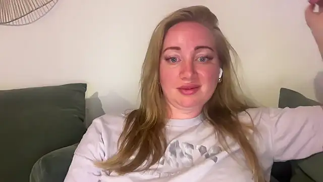 Snapshot of arielsweetieee chatting on 4, 7, 2026 arielsweetieee online show from 4, 7, 2026