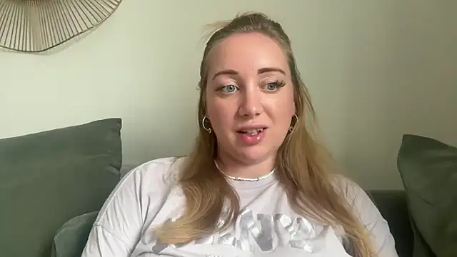 Snapshot of arielsweetieee chatting on 15, 7, 2026 arielsweetieee online show from 15, 7, 2026