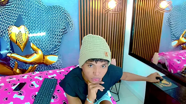 Snapshot of Chris_Hott chatting on 18, 5, 2026 Chris Hott online show from 18, 5, 2026