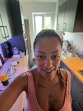Snapshot of SweetPetiteNoir chatting on 30, 6, 2026 SweetPetiteNoir online show from 30, 6, 2026