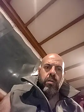 merenda2105 online show from 16, 4, 2026