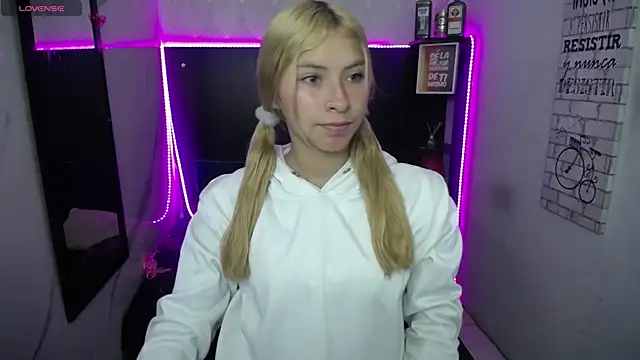 Snapshot of nancy_blonde chatting on 14, 7, 2026 nancy blonde online show from 14, 7, 2026