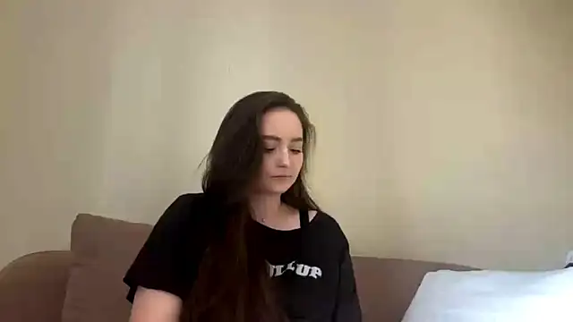 Emilly Cart online show from 22, 4, 2026