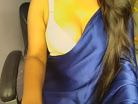 Hotty Girl147 online show from 9, 5, 2026