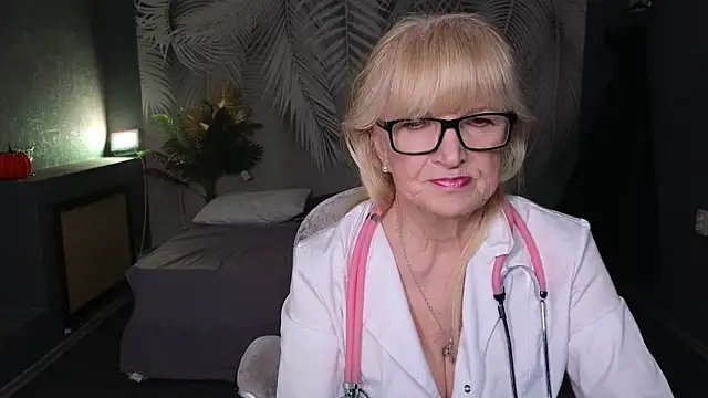 Snapshot of Dr_Mireille chatting on 8, 5, 2026 Dr Mireille online show from 8, 5, 2026